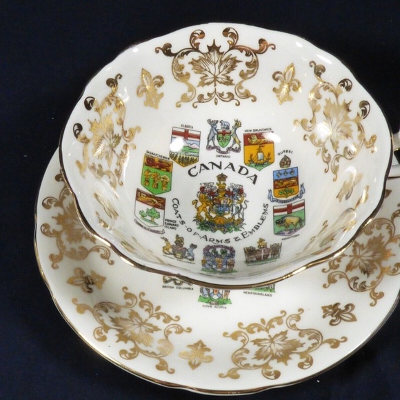 VTG Paragon Fine Bone China England Canada Coat of Arms #515 Cup & Saucer set - Picture 4 of 10
